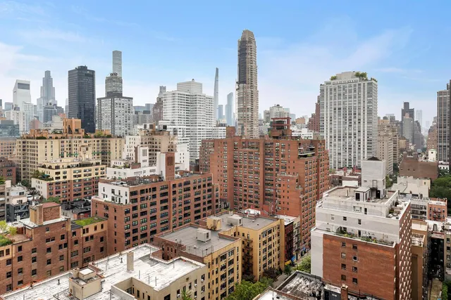 $999,000 | 360 East 72nd Street, Unit C2205 | Lenox Hill