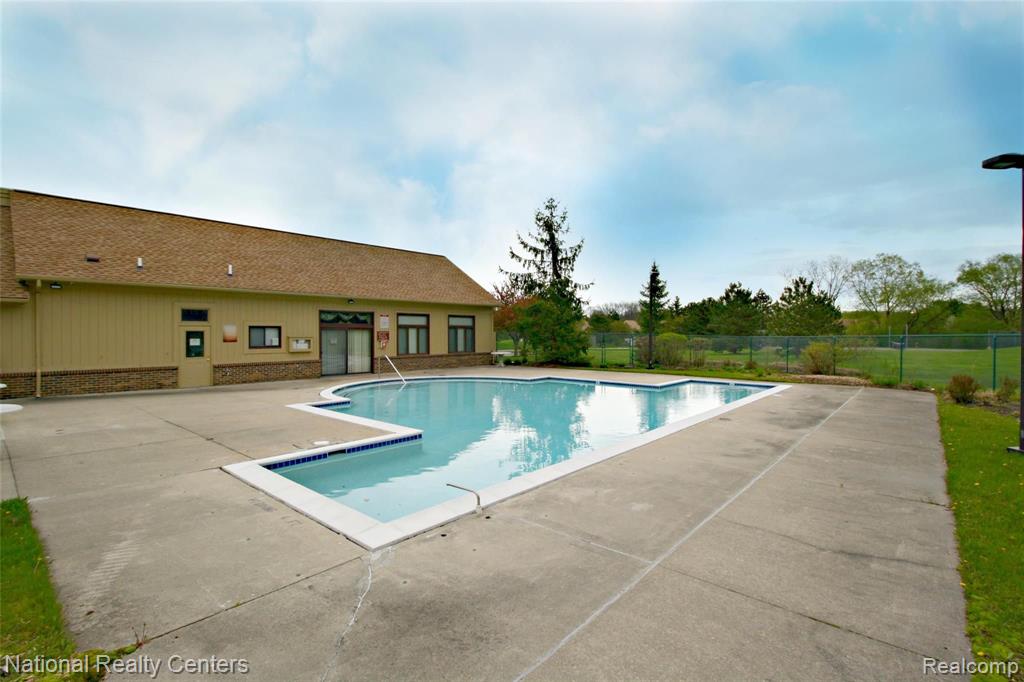 2180 Rochelle Park Drive Rochester Hills, MI 48309 - Photo 34 of 35