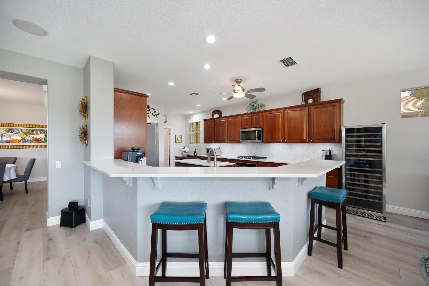 561 Rustic Ranch Lane Lincoln, CA 95648 - Photo 17 of 48 Convenient eating bar