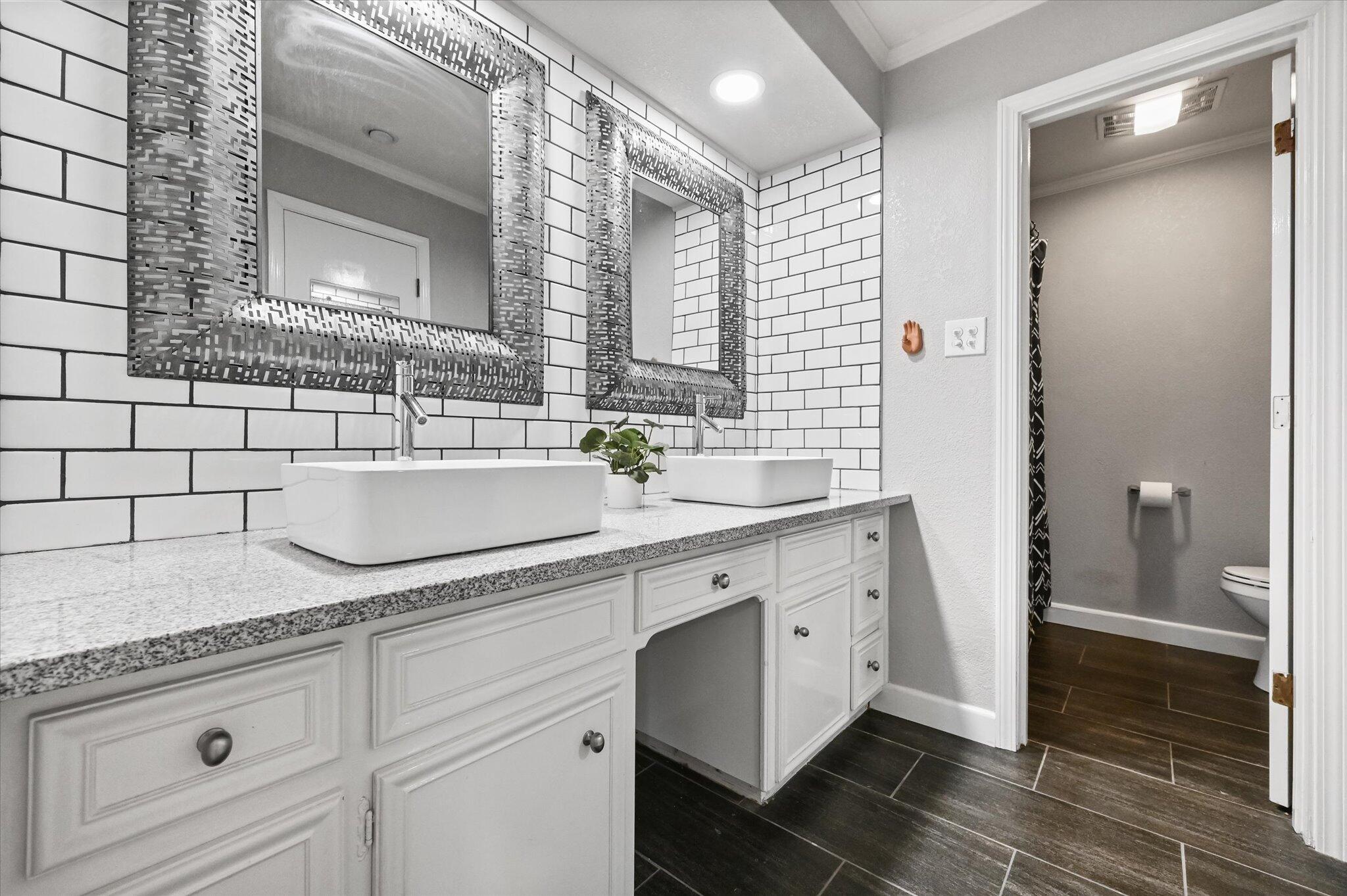 3706 66th Street Lubbock, TX 79413 - Photo 17 of 30 3706 66th - Master Bathroom