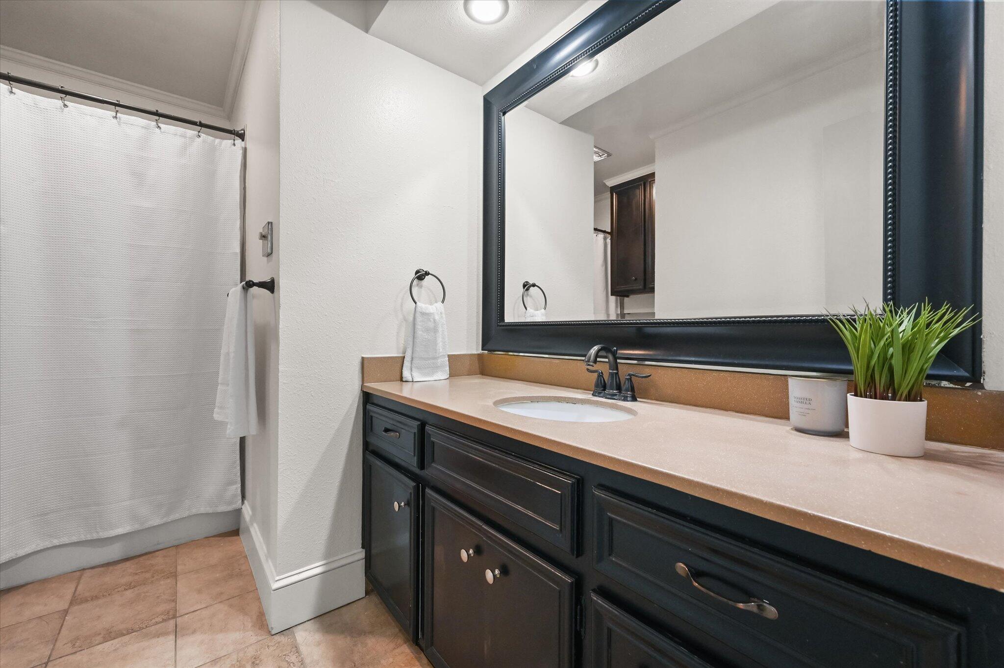 3706 66th Street Lubbock, TX 79413 - Photo 22 of 30 3706 66th - Bathroom 2