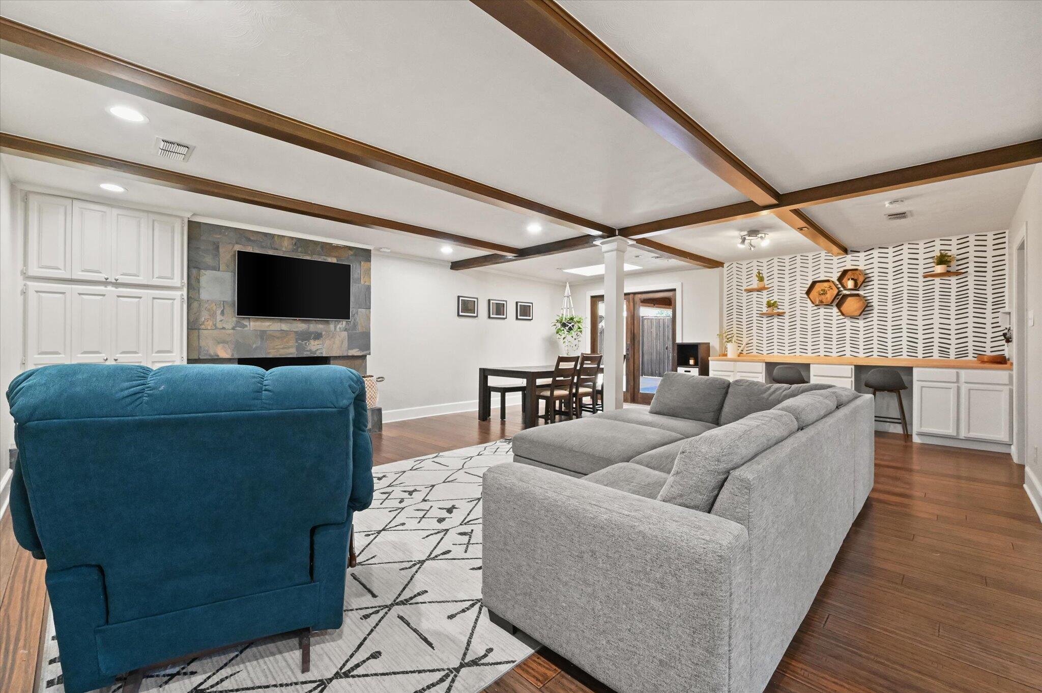 3706 66th Street Lubbock, TX 79413 - Photo 3 of 30 3706 66th - Living Room