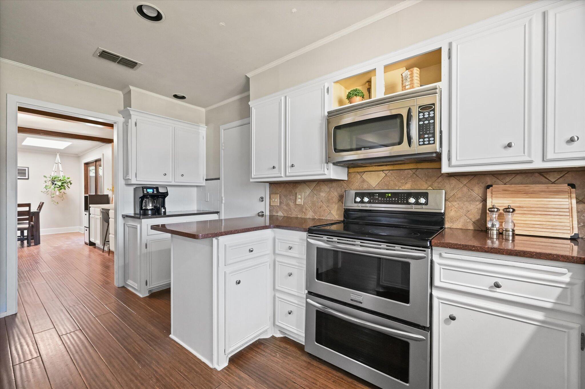 3706 66th Street Lubbock, TX 79413 - Photo 6 of 30 3706 66th - Kitchen