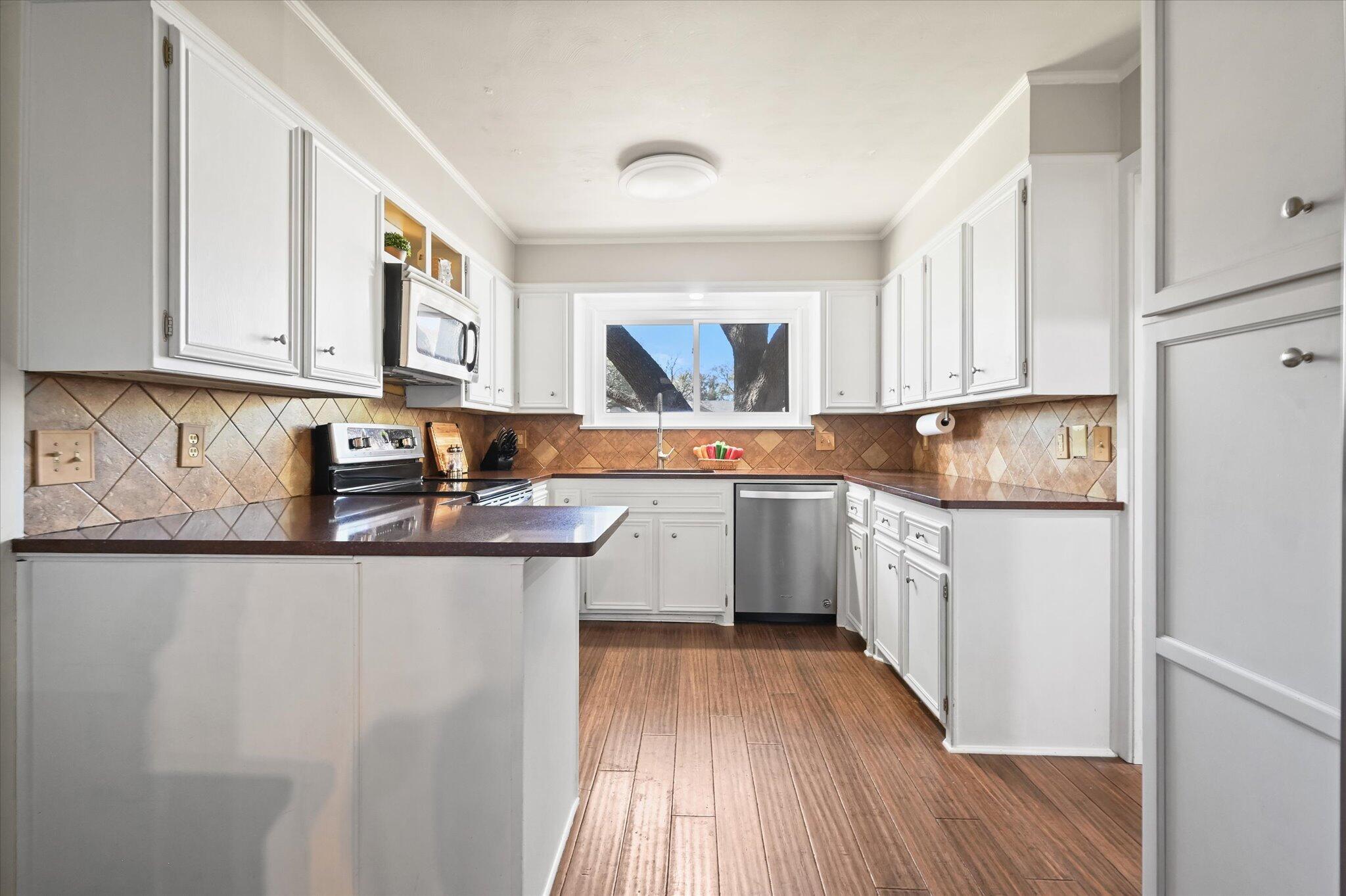 3706 66th Street Lubbock, TX 79413 - Photo 9 of 30 3706 66th - Kitchen 4