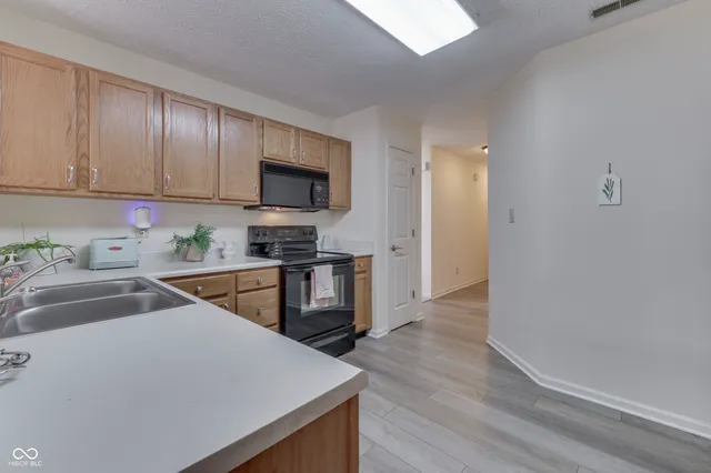 $244,900 | 1233 Arlington Drive, Unit 1233, Greenfield, IN 46140