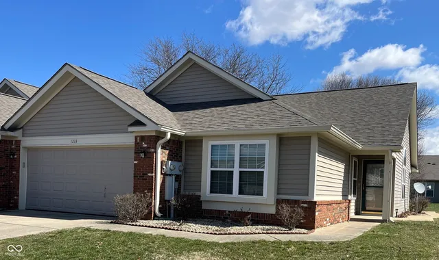 $244,900 | 1233 Arlington Drive, Unit 1233, Greenfield, IN 46140