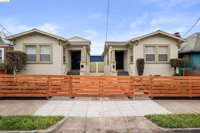 a view of house and outdoor space