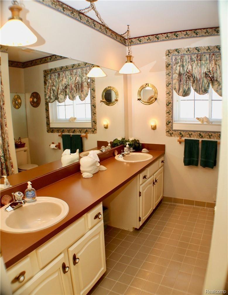 626 Shellbourne Drive Rochester, MI 48309 - Photo 14 of 21 IMG_0393.jpg