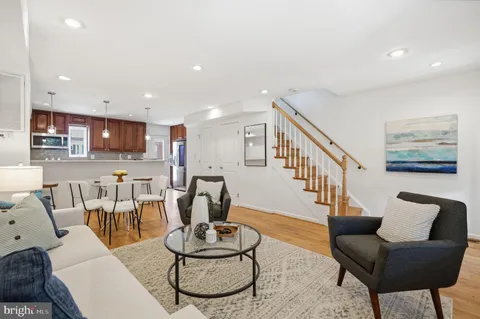 $850,000 | 329 18th Place Northeast, Washington, DC 20002