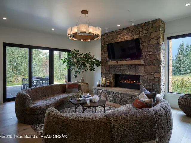 $12,900,000 | 5060 Eagle Road, Wilson, WY 83014