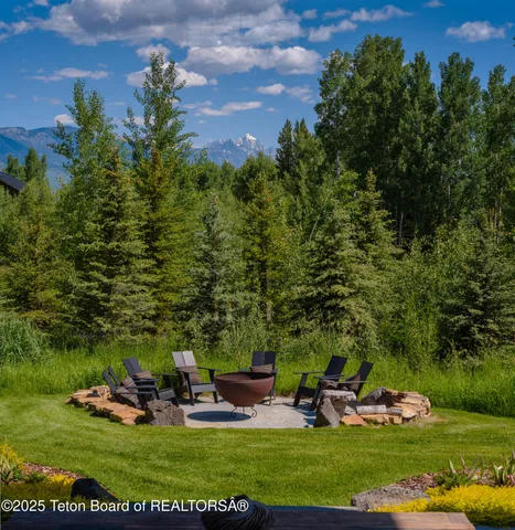 $12,900,000 | 5060 Eagle Road, Wilson, WY 83014