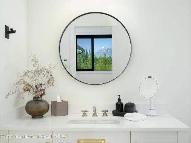 $12,900,000 | 5060 Eagle Road, Wilson, WY 83014