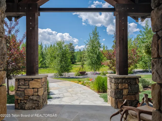 $12,900,000 | 5060 Eagle Road, Wilson, WY 83014