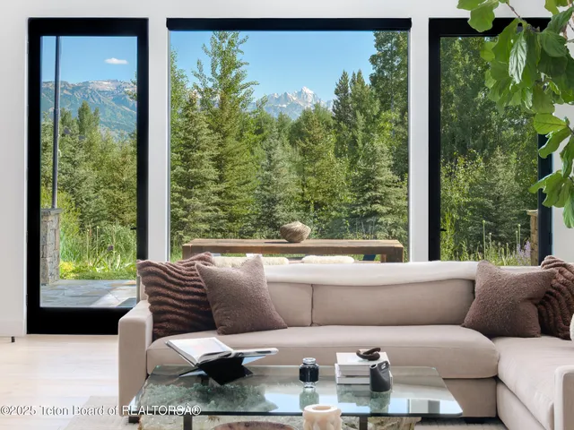 $12,900,000 | 5060 Eagle Road, Wilson, WY 83014