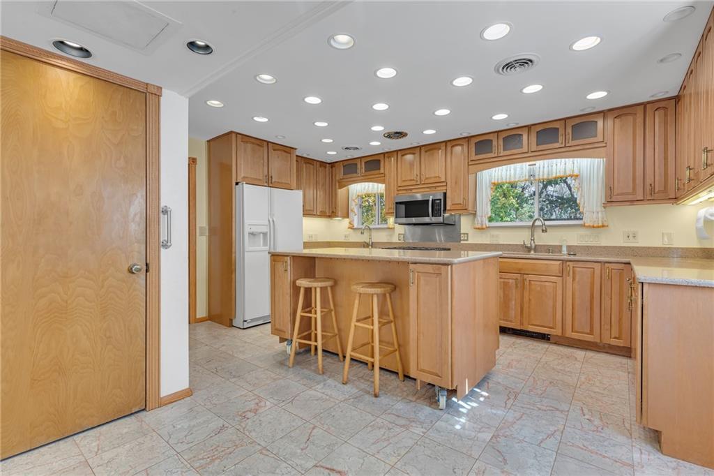 134 Allen Drive Beaver, PA 15009 - Photo 4 of 31