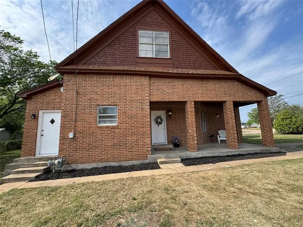 $239,900 | 115 Adams Avenue, McGregor, TX 76657