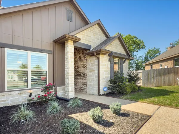 $2,500 | 2713 Colony Vista Drive, Bryan, TX 77808