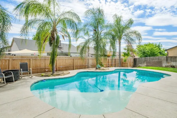 $579,000 | 600 West Lake Street, Kingsburg, CA 93631