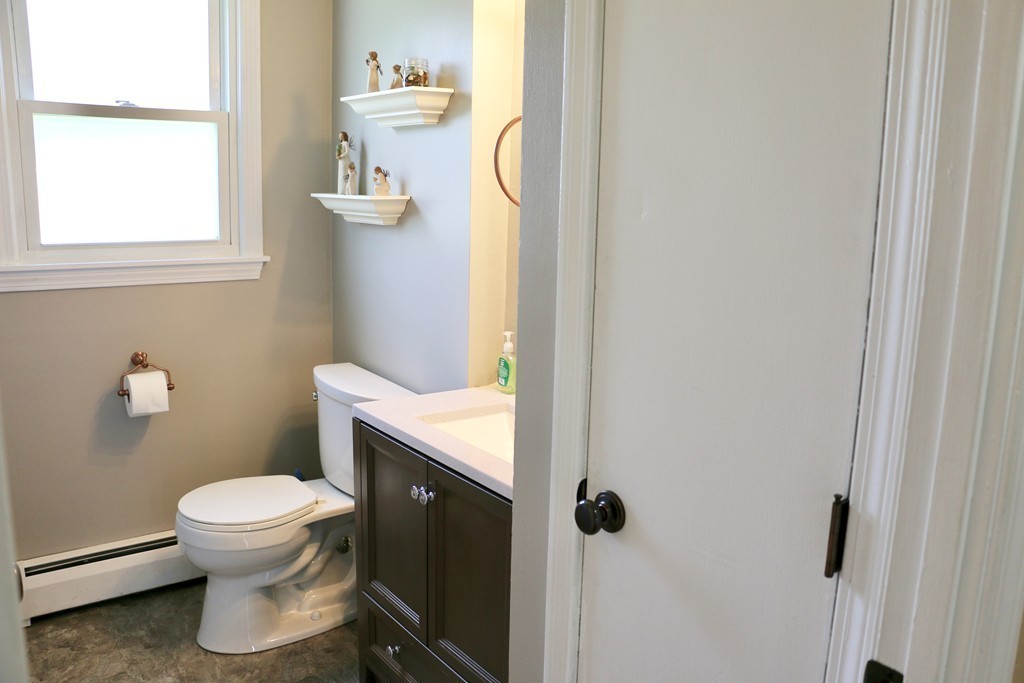 11 Hillside Road Dracut, MA 01826 - Photo 17 of 30