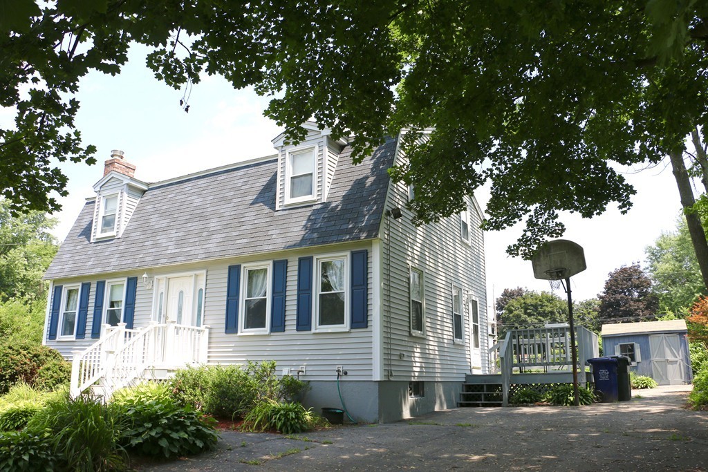 11 Hillside Road Dracut, MA 01826 - Photo 2 of 30