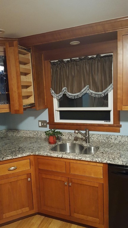 11 Hillside Road Dracut, MA 01826 - Photo 5 of 30