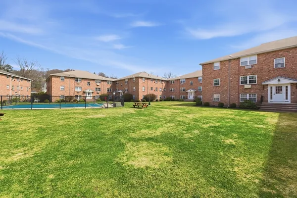 $319,000 | 8 Colonial Village Drive, Unit 3, Arlington, MA 02474