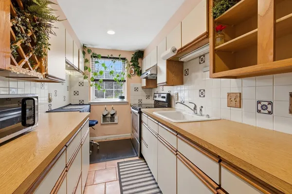 $319,000 | 8 Colonial Village Drive, Unit 3, Arlington, MA 02474