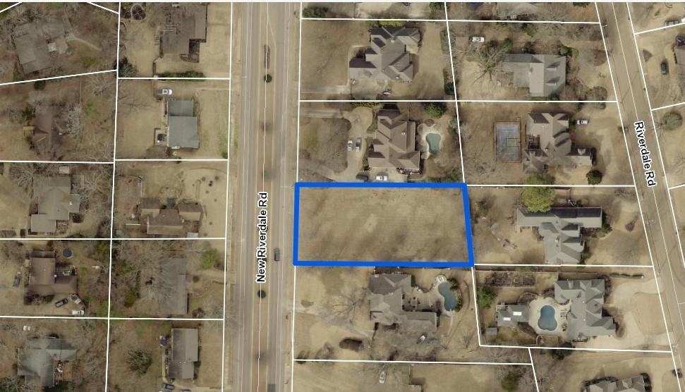 1834 New Riverdale Road Germantown, TN 38138 - Photo 2 of 4 a bathroom with a glass shower door