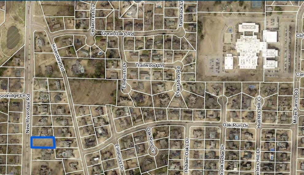 1834 New Riverdale Road Germantown, TN 38138 - Photo 3 of 4 a bathroom with a shower