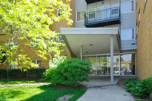 $1,850 | 2501 West Bryn Mawr Avenue, Unit 502, Chicago, IL 60659