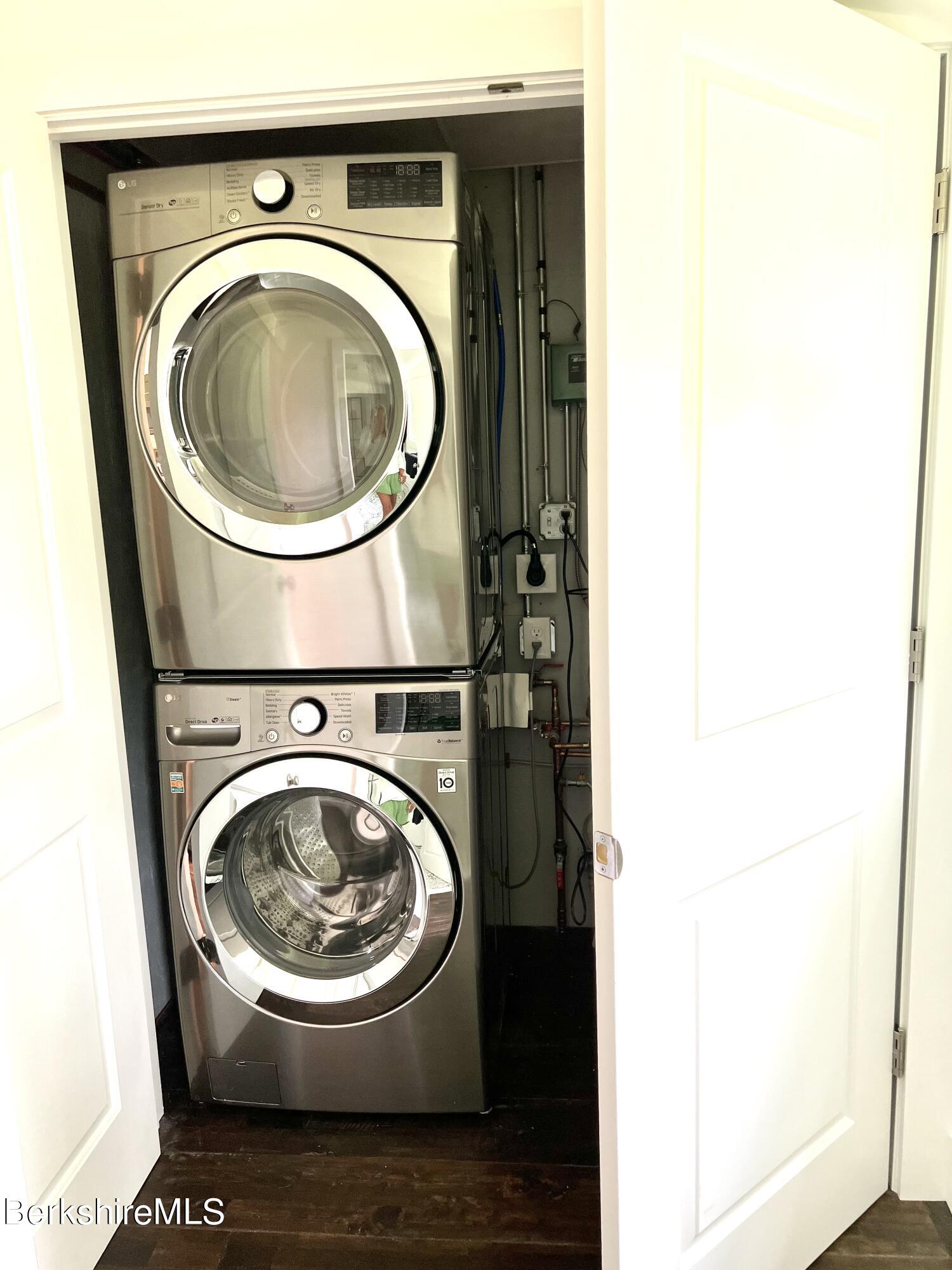 298 George Schnopp Road Hinsdale, MA 01235 - Photo 7 of 49 Washer/Dryer