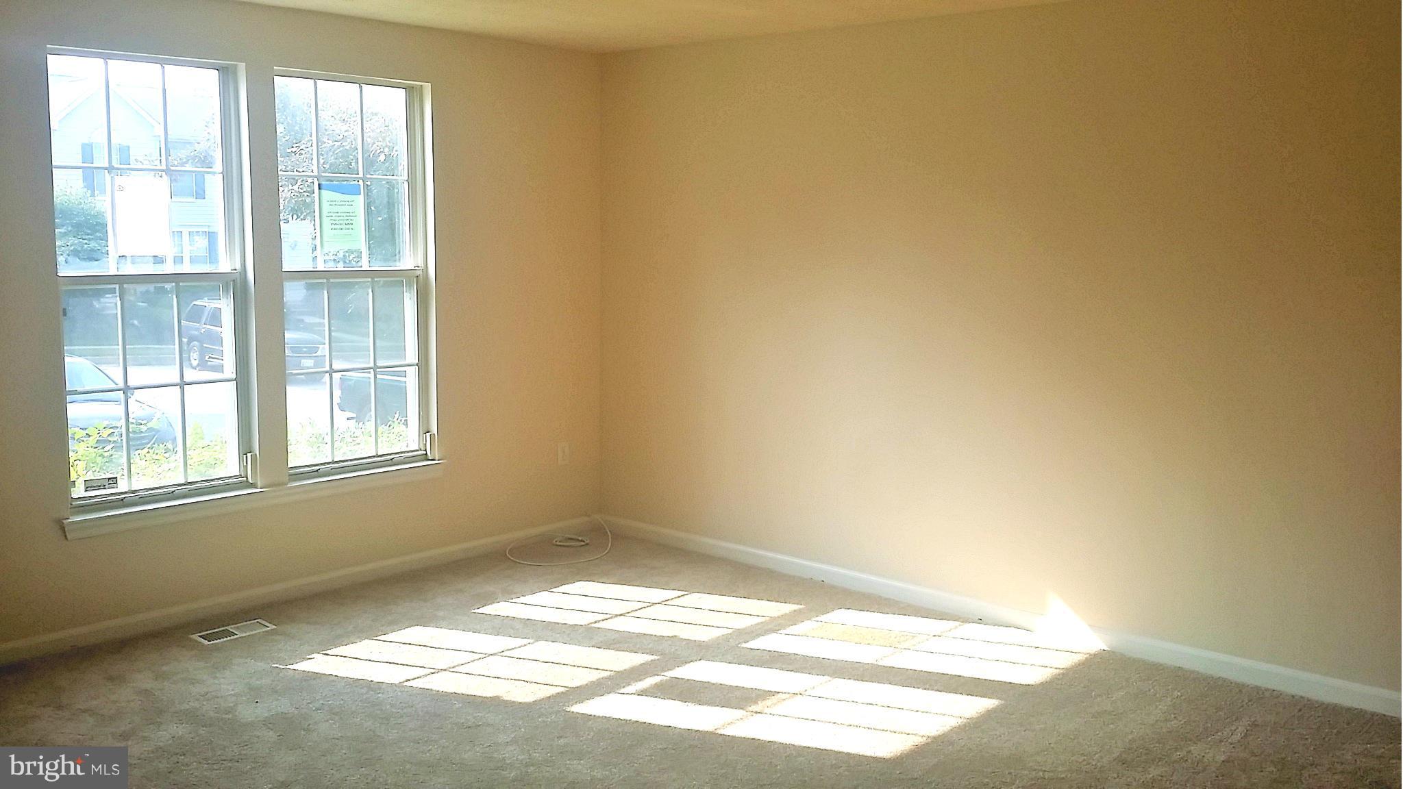 9403 Joleon Road Randallstown, MD 21133 - Photo 3 of 22 Living Room