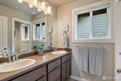 $1,400,000 | 3556 Southeast 16th Street, North Bend, WA 98045