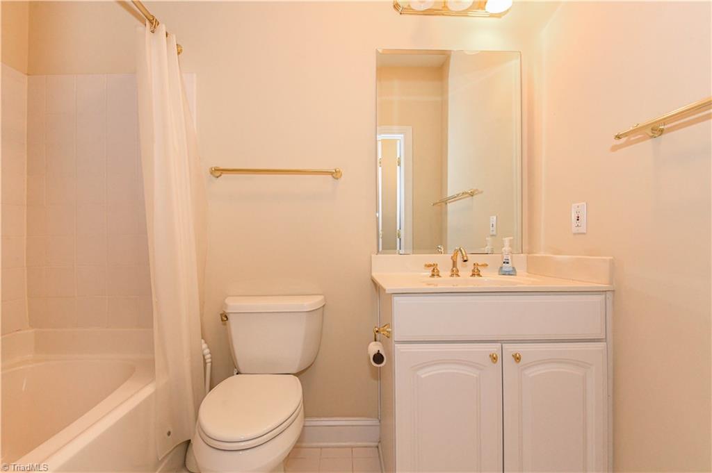 522 College Road Greensboro, NC 27410 - Photo 25 of 36 Bath 2 - works well for guests and or family.