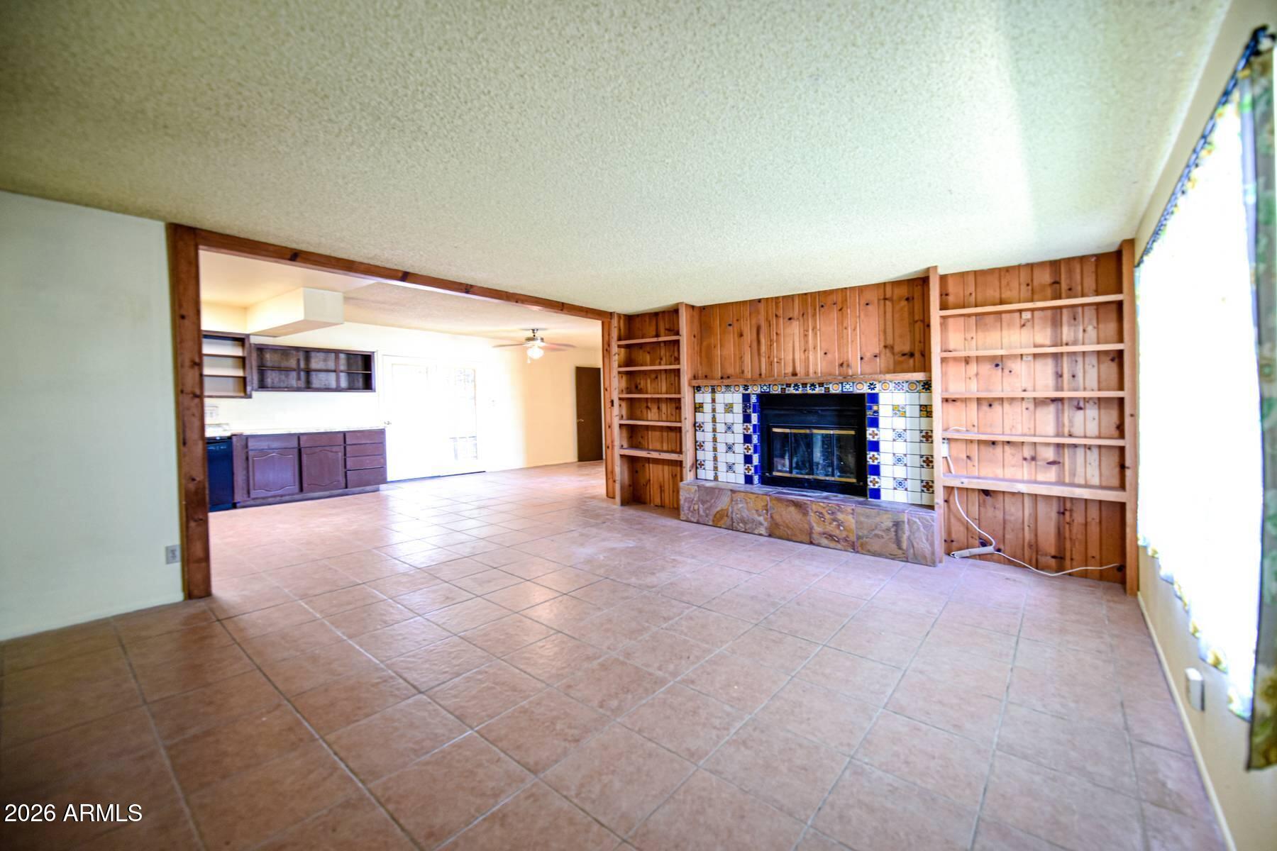 8440 South Springfield Road Globe, AZ 85501 - Photo 5 of 47 LIVINGROOM