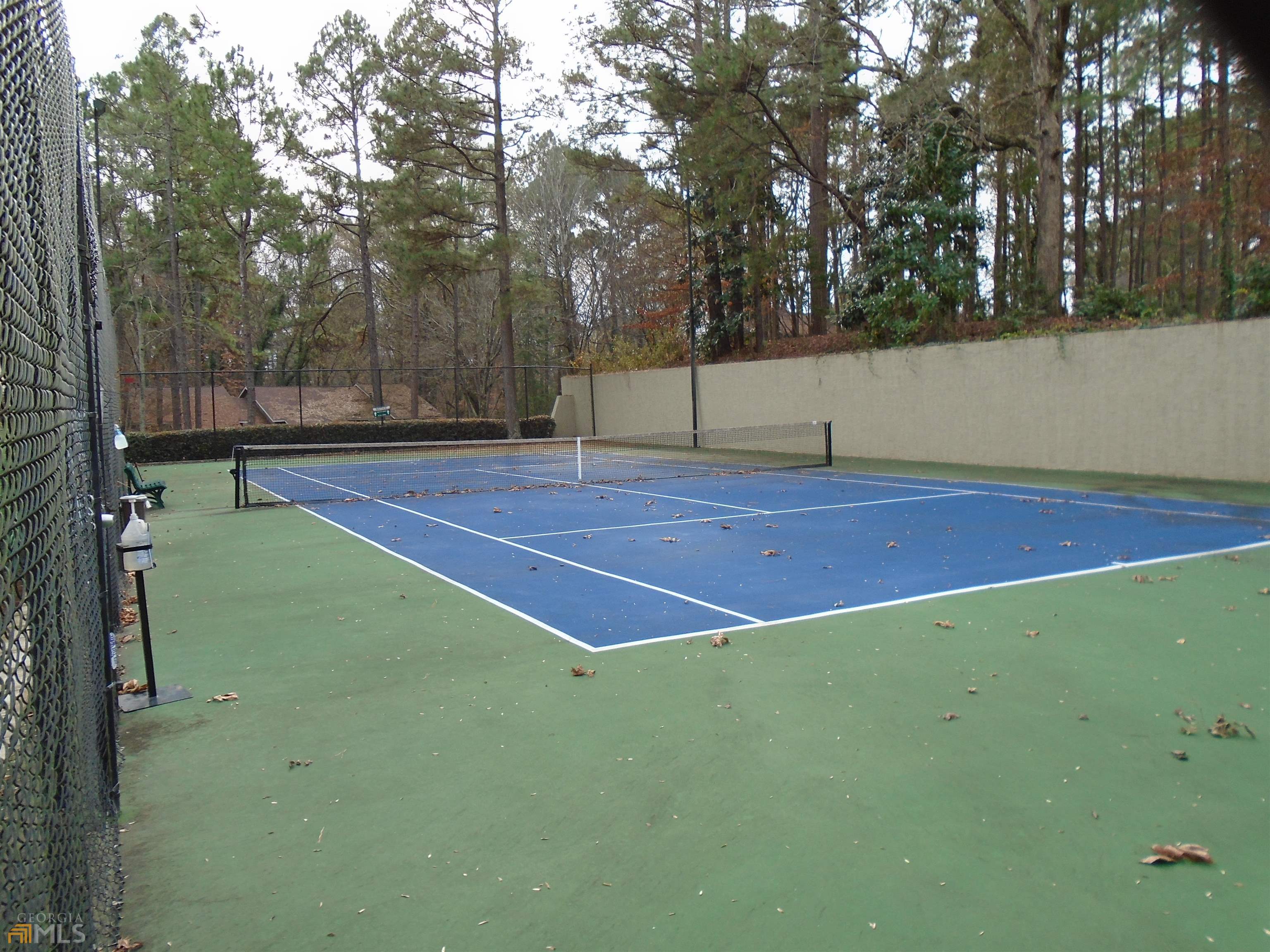 5155 Roswell Road, Unit 9 Atlanta, GA 30342 - Photo 18 of 20 a view of a tennis court