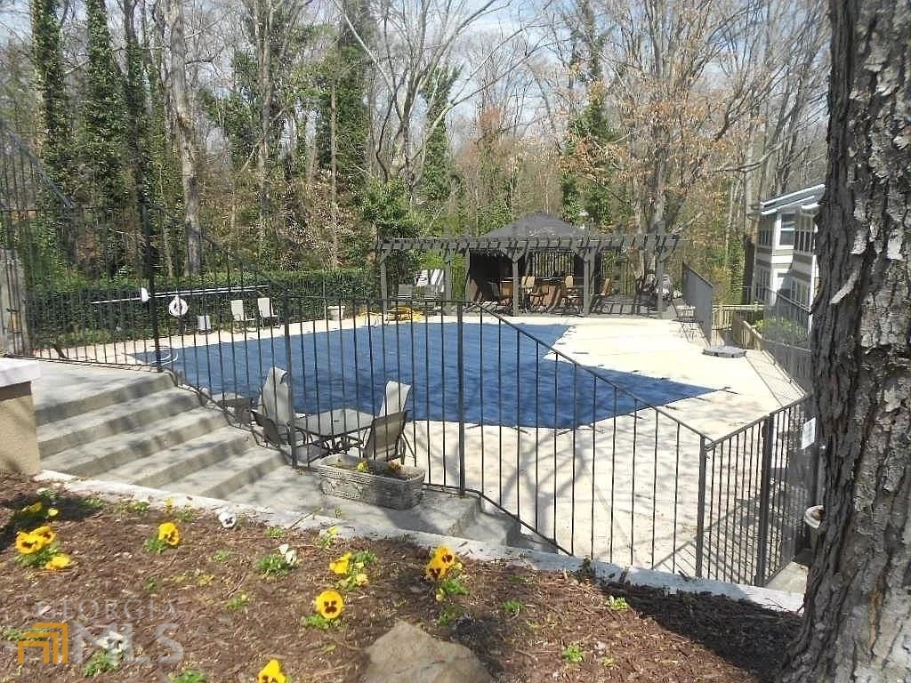 5155 Roswell Road, Unit 9 Atlanta, GA 30342 - Photo 19 of 20 a view of a patio with a table chairs and wooden fence