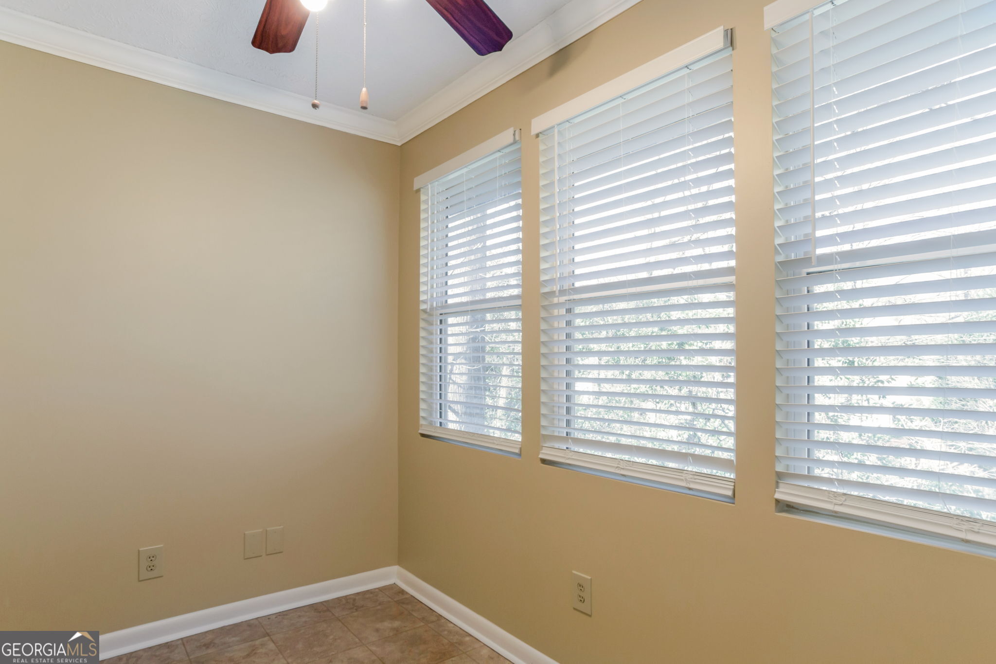 5155 Roswell Road, Unit 9 Atlanta, GA 30342 - Photo 6 of 20 an empty room with a window