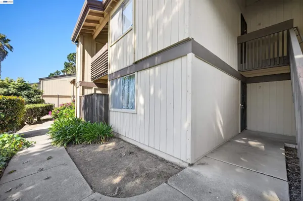 $207,000 | 355 Parkview Terrace, Unit B9, Vallejo, CA 94589