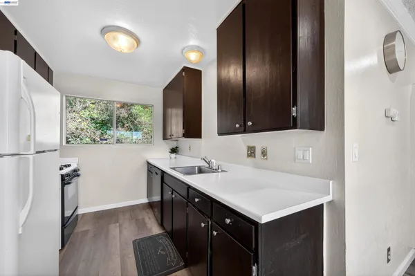 $207,000 | 355 Parkview Terrace, Unit B9, Vallejo, CA 94589