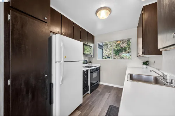 $207,000 | 355 Parkview Terrace, Unit B9, Vallejo, CA 94589