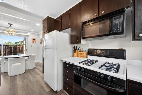 $207,000 | 355 Parkview Terrace, Unit B9, Vallejo, CA 94589