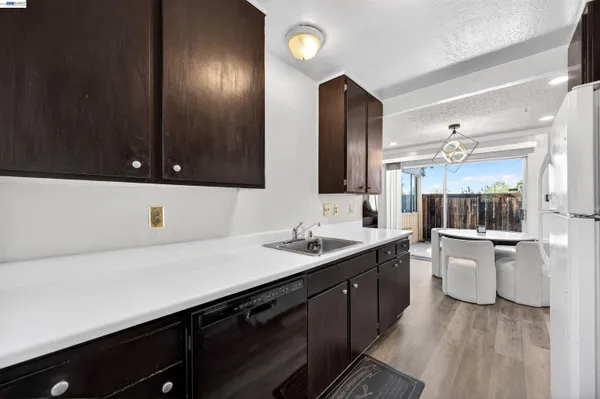 $207,000 | 355 Parkview Terrace, Unit B9, Vallejo, CA 94589