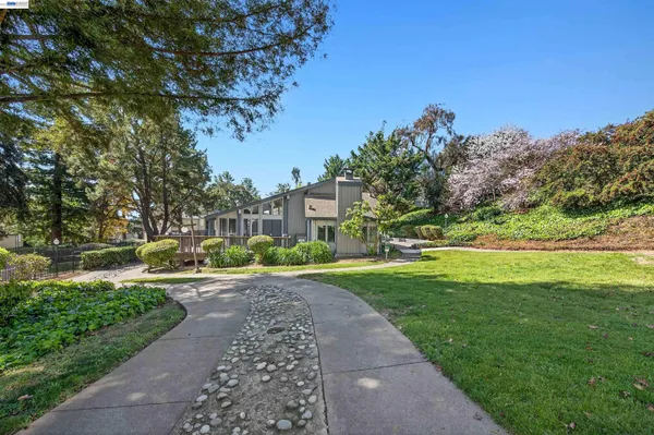 $207,000 | 355 Parkview Terrace, Unit B9, Vallejo, CA 94589