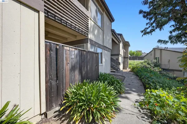 $207,000 | 355 Parkview Terrace, Unit B9, Vallejo, CA 94589