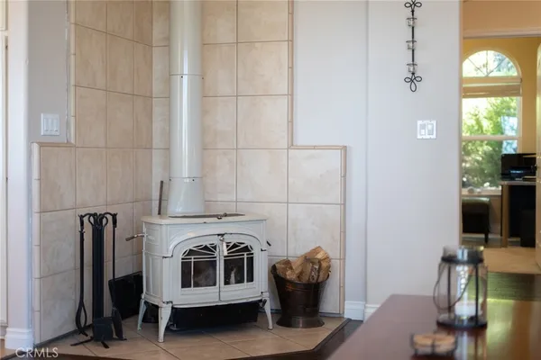 a view of a livingroom with furniture and windows