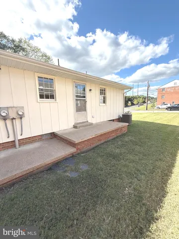 $1,625 | 1317 Rappahannock Avenue, Fredericksburg, VA 22401