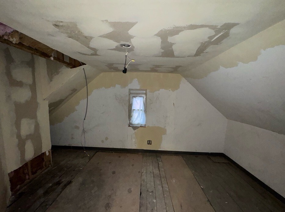 1432 South Harding Avenue Chicago, IL 60623 - Photo 7 of 11 a view of water heater room
