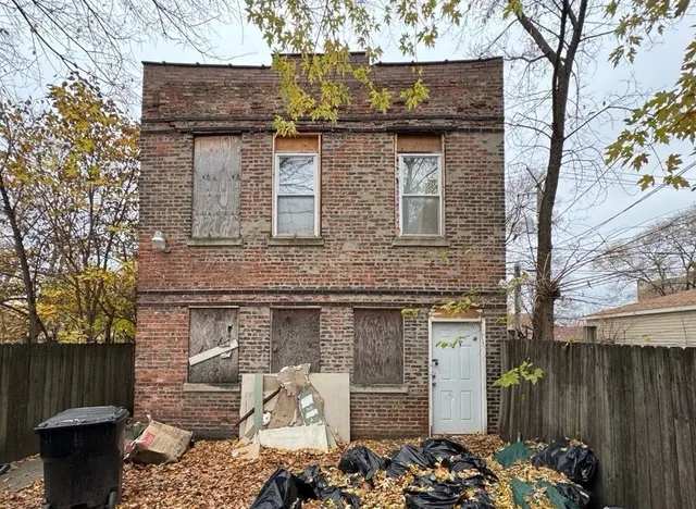a house view with a backyard space