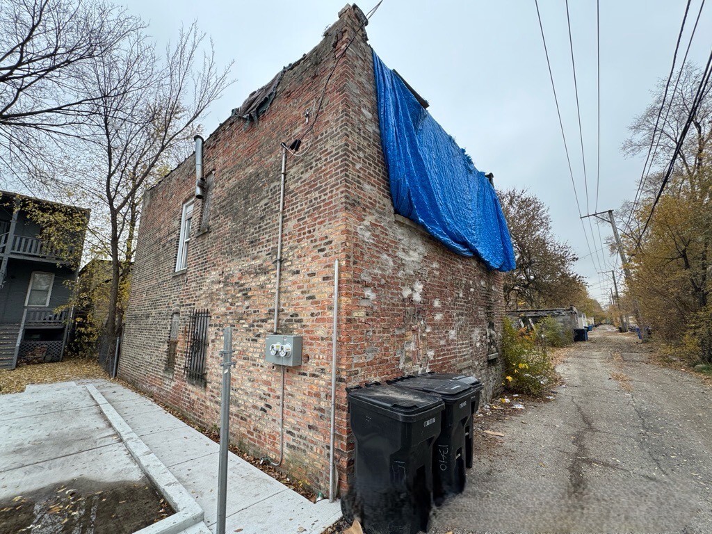1432 South Harding Avenue Chicago, IL 60623 - Photo 10 of 11 a view of a pathway of a building